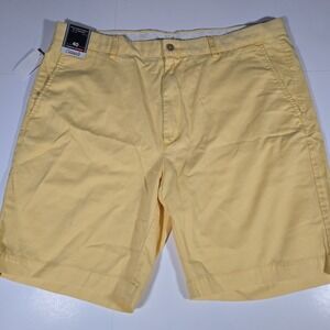 Men's Roundtree and Yorke Sz 40 Casuals Classic Fit Flat Front 11" Shorts Yellow